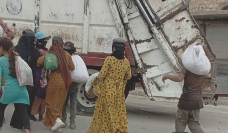 مزارعون كرد من عفرين يتعرضون لعملية سطو على محاصيل الزيتون الخاصة بهم Kurdish farmers from Afrin subjected to robbery of their olive crops (1)