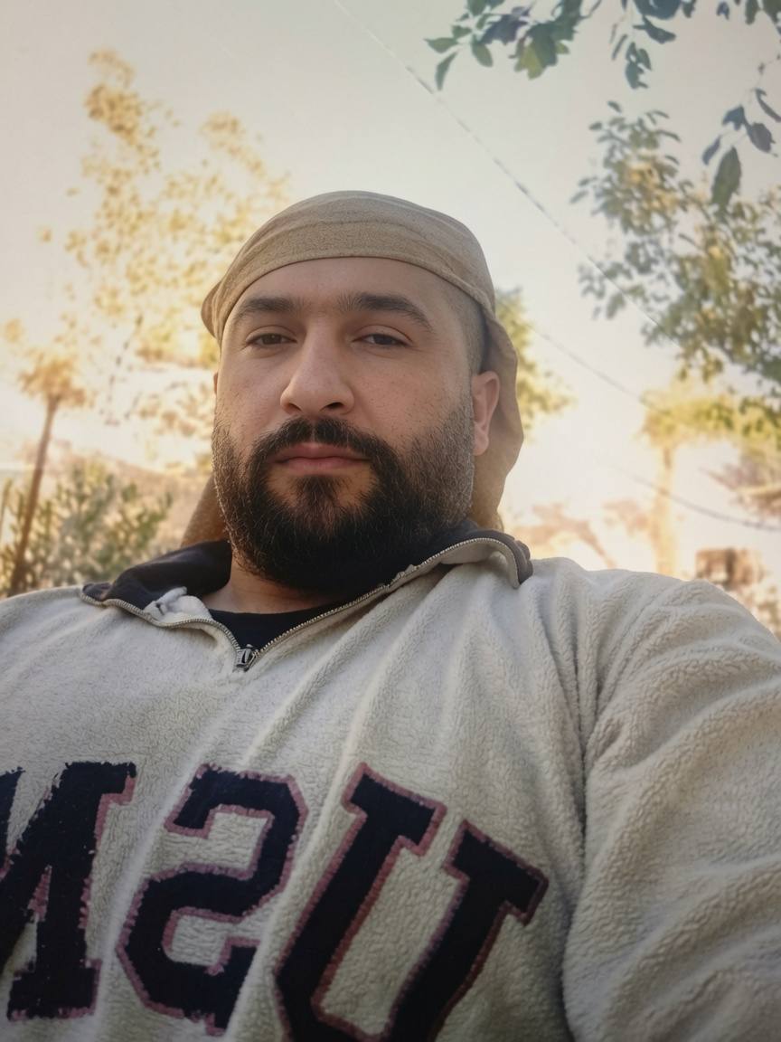 توثيق مقتل محمد علي الجردي، مواطن من الطائفة العلوية، خلال مداهمة أمنية في مدينة سلحب بريف حماة الغربي