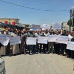 تعرض طبيب للضرب والإهانة أمام عائلته في ريف حماة يثير احتجاجات شعبية وسط مطالبات بالمحاسبة
